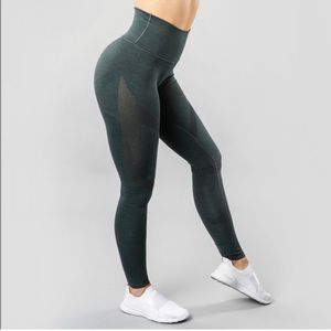 EUC Alphalete Aero Legging - Urban Chic